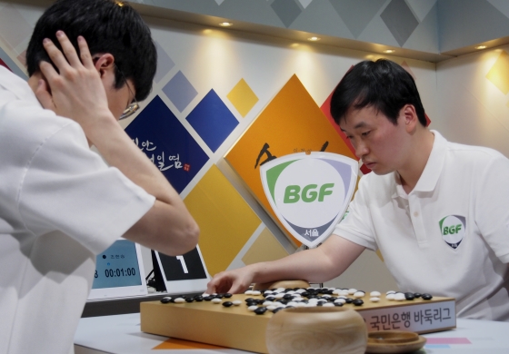 '새출발' BGF, 개막전서 ' 호(好) 호(好) 호(好) ' 